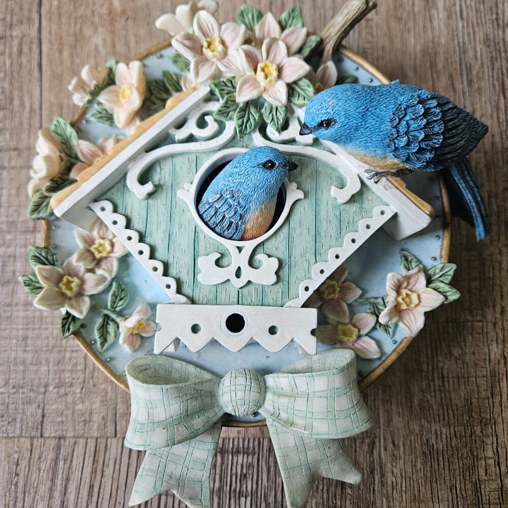 VINTAGE AVON BIRDHOUSE HANGING PLAQUE SINGING BIRDS
